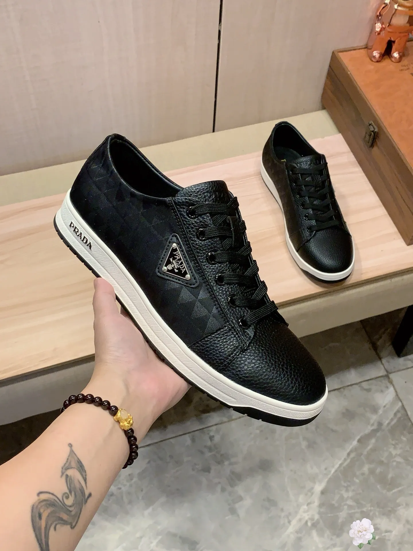 Men's Men's Shoes💰420💰💰🎩🎩[Lightning][Lightning] "PRADA*" The latest and most popular casual shoes, top brand [seduce] luxury~purchase, top~quality. [Strong] The upper is made of imported breathable cowhide with material ➕ breathable sheepskin lining (•) and fine workmanship. The original stylish and stylish soft rubber wear-resistant and non-slip outsole is light and comfortable on the feet. The real thing looks better when photographed in real life. No. 143: Code: 38-44, 45 can be customized, 3️⃣ colors are available